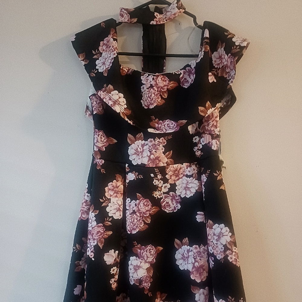 Floral dress with choker